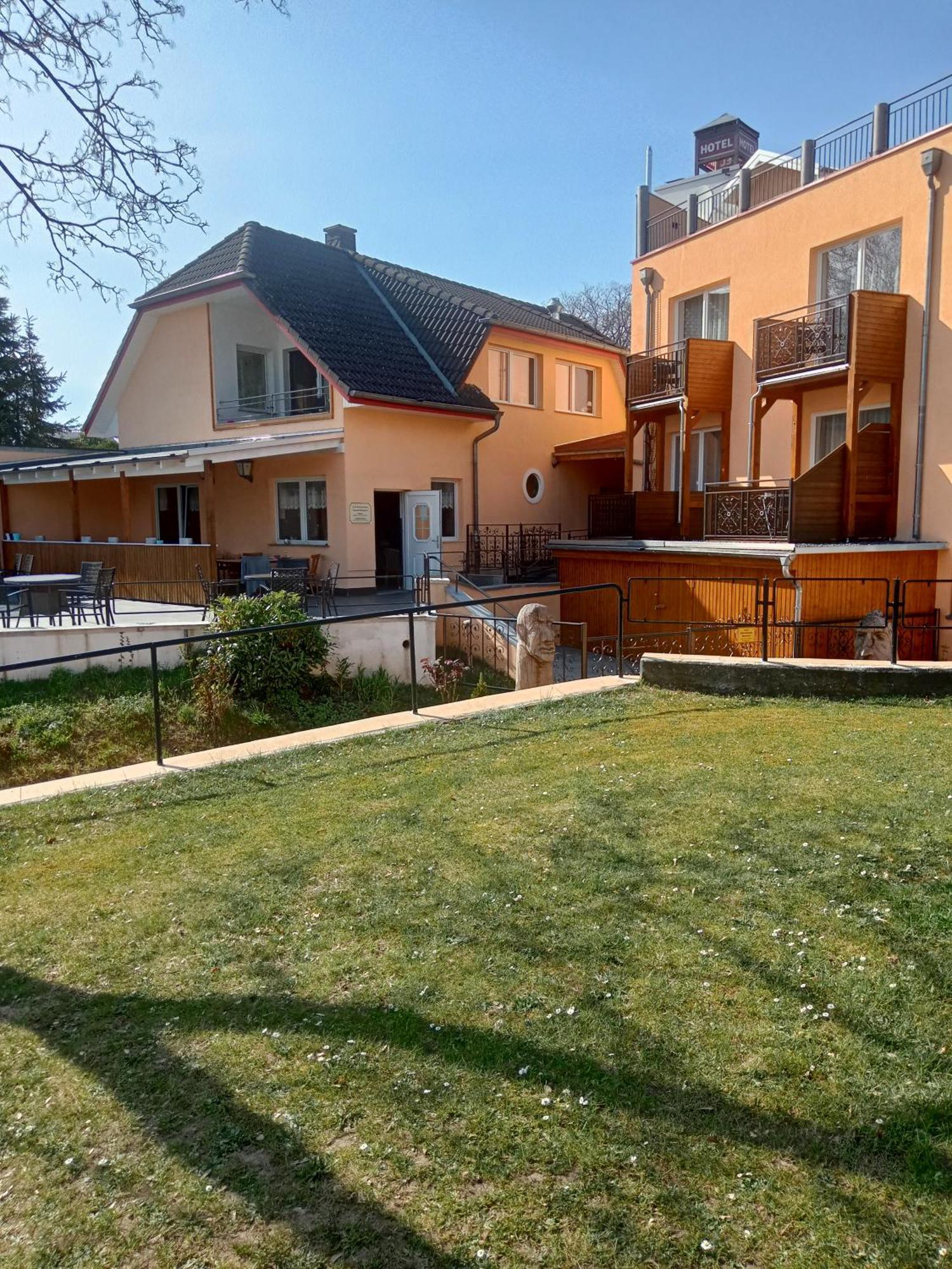 Seehotel Bad Kleinen Exterior photo